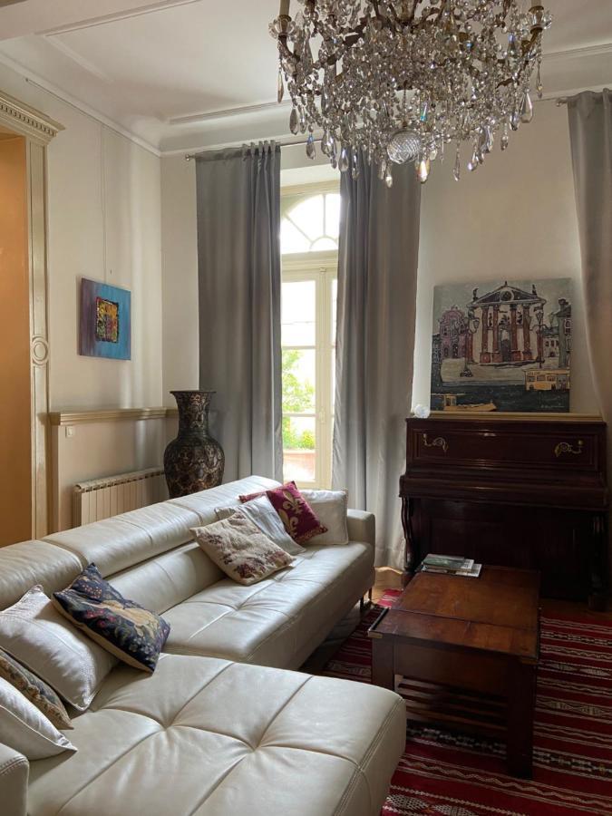 Le Gite Du Chateau Auriac-sur-Vendinelle Exteriör bild